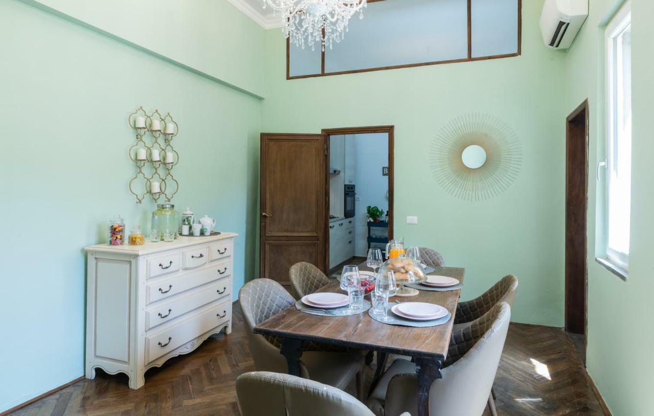Historic Center Palace - Huge 4 Bedrooms Santa Croce Apartment - By LikehomeФлоренция Экстерьер фото
